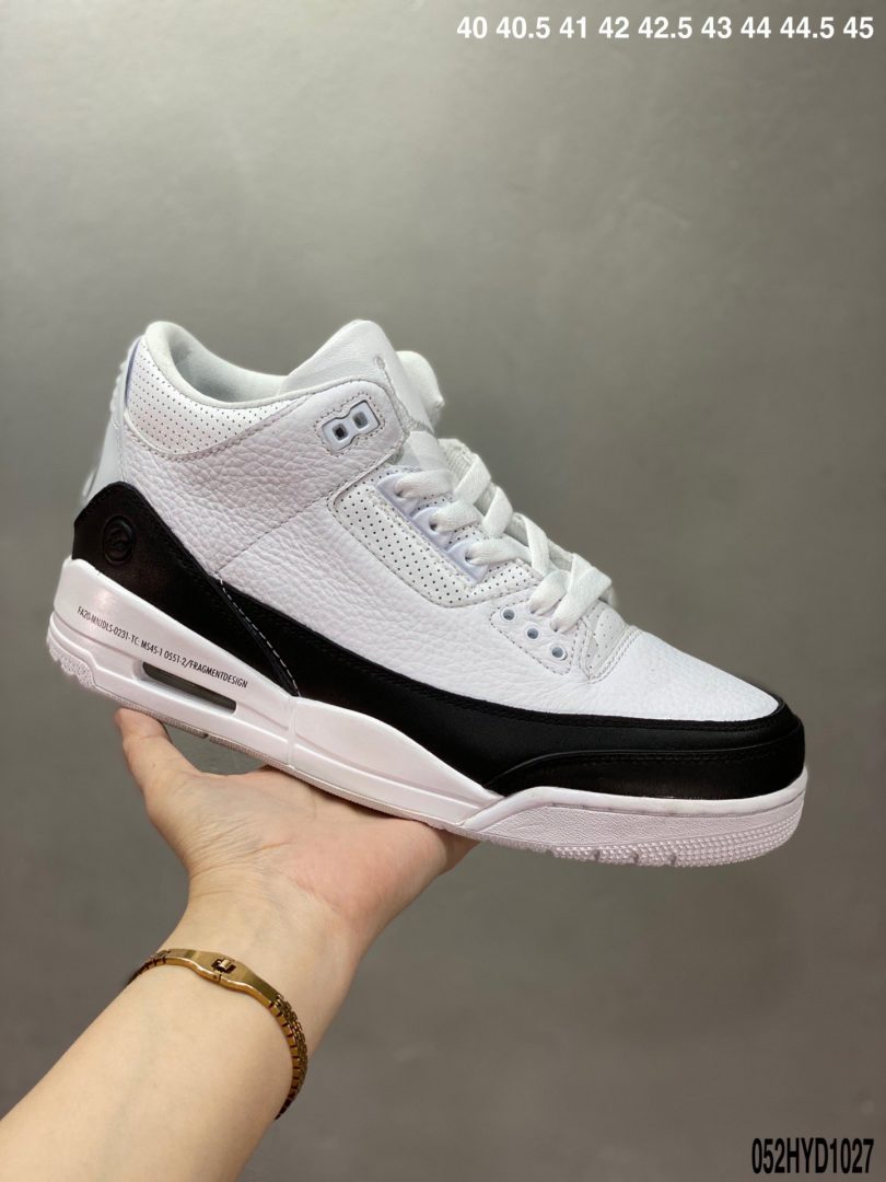 联名, Jumpman, Jordan, AJ3, Air Jordan 3, Air Jordan - 乔丹AJ3代 白黑色 藤原浩 闪电联名 Fragment Design x Air Jordan 3 整双鞋以经典百搭的黑白主题呈现