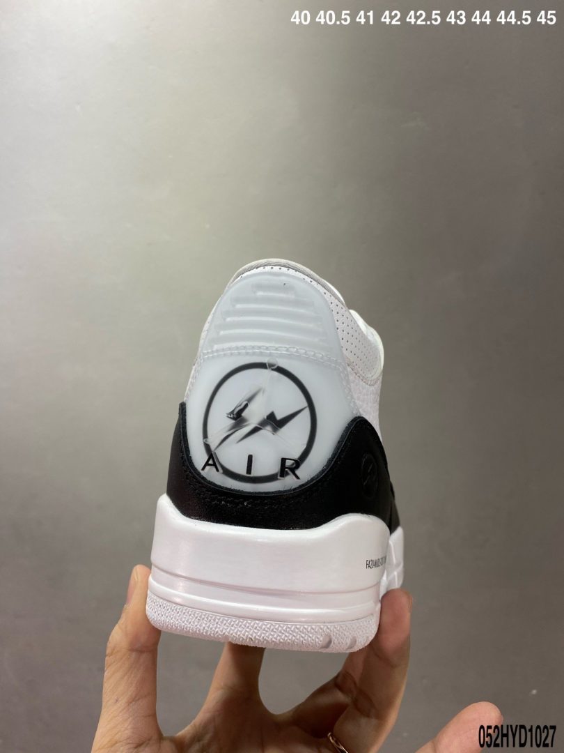 联名, Jumpman, Jordan, AJ3, Air Jordan 3, Air Jordan - 乔丹AJ3代 白黑色 藤原浩 闪电联名 Fragment Design x Air Jordan 3 整双鞋以经典百搭的黑白主题呈现