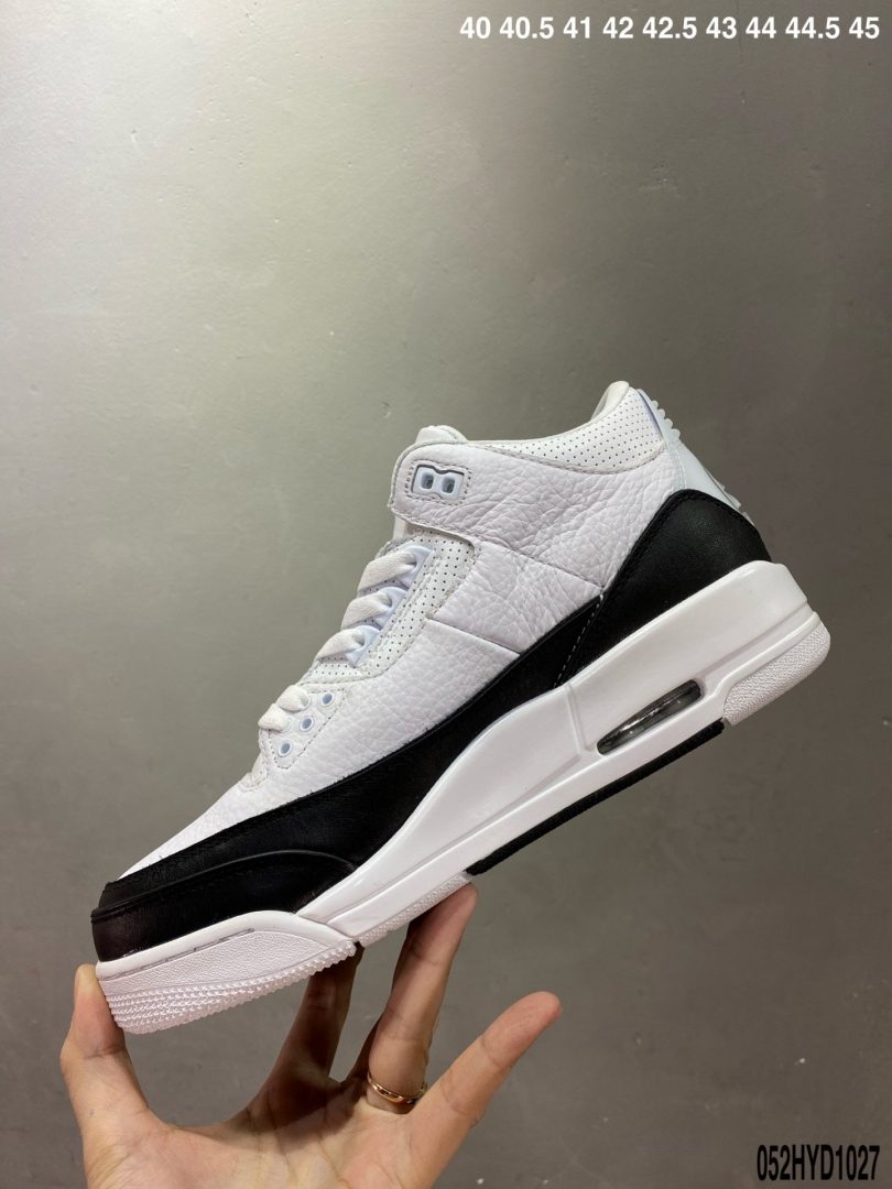 联名, Jumpman, Jordan, AJ3, Air Jordan 3, Air Jordan - 乔丹AJ3代 白黑色 藤原浩 闪电联名 Fragment Design x Air Jordan 3 整双鞋以经典百搭的黑白主题呈现