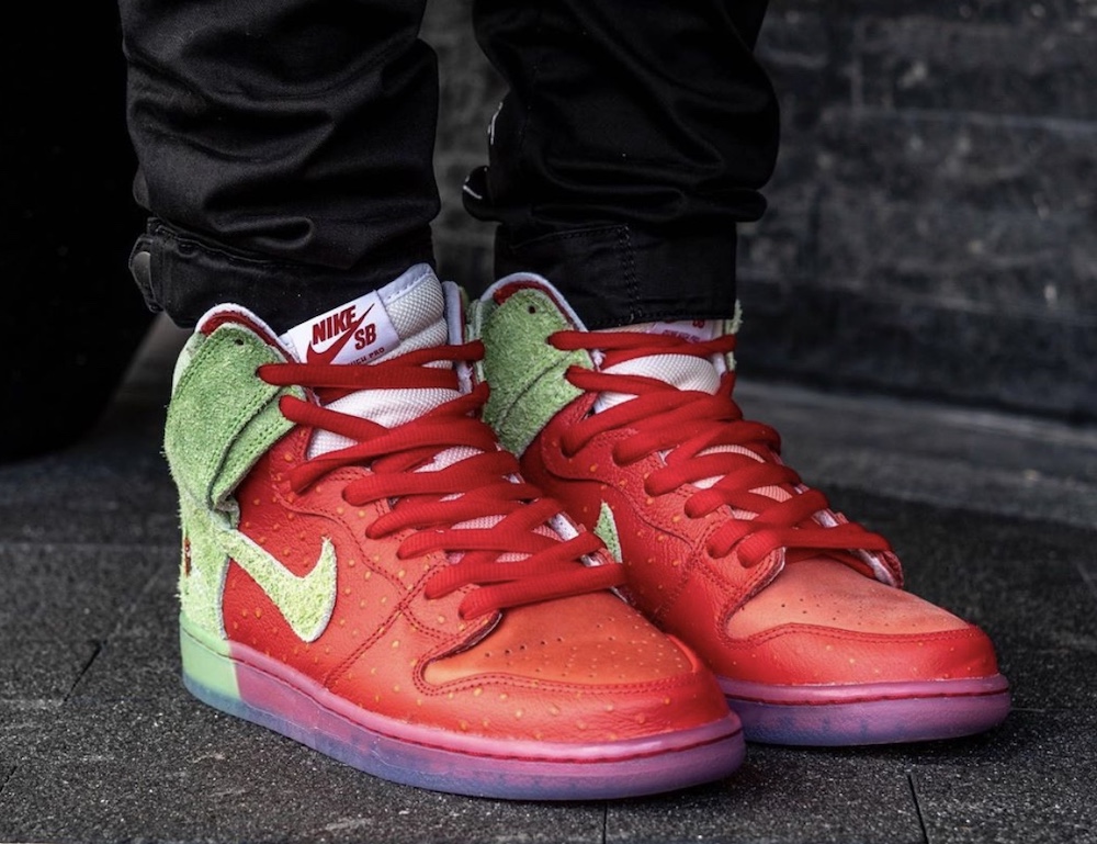 Nike SB Dunk High Strawberry Cough CW7093-600 发售日期价格