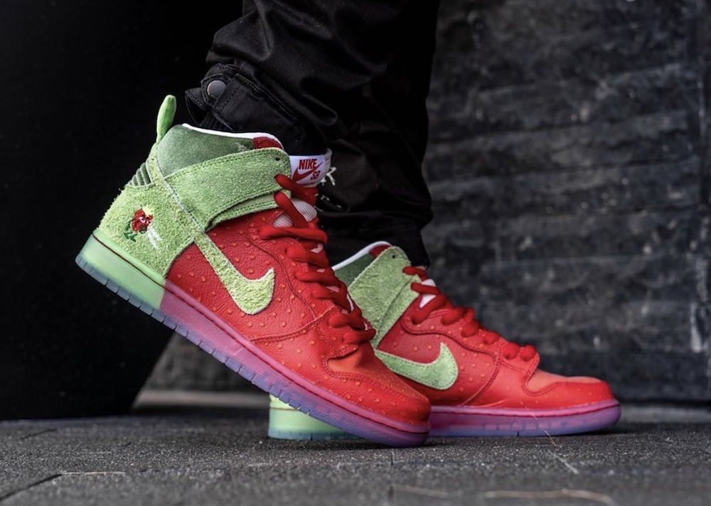 Nike SB Dunk High Strawberry Cough CW7093-600 发售日期价格