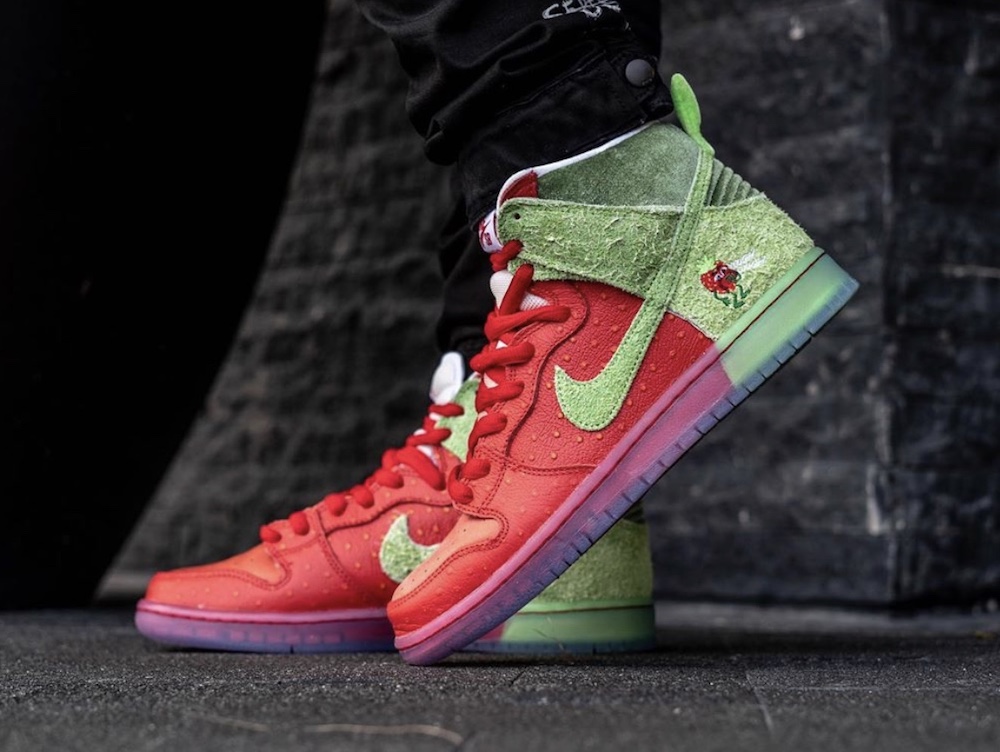 Nike SB Dunk High Strawberry Cough CW7093-600 发售日期价格