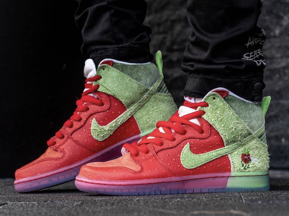 Nike SB Dunk High Strawberry Cough CW7093-600 发售日期价格