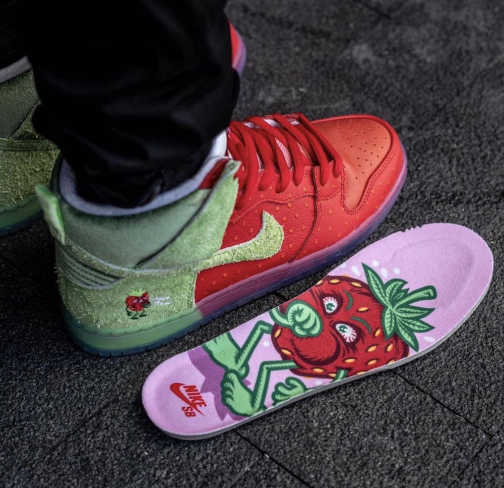 Nike SB Dunk High Strawberry Cough CW7093-600 发售日期价格