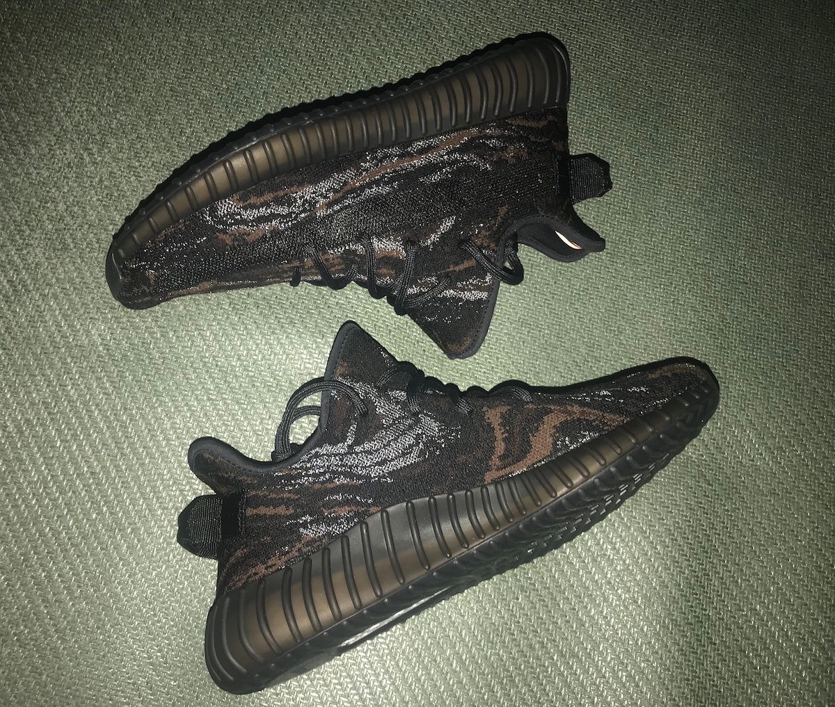 adidas Yeezy Boost 350 V2 MX Rock 发售日期价格