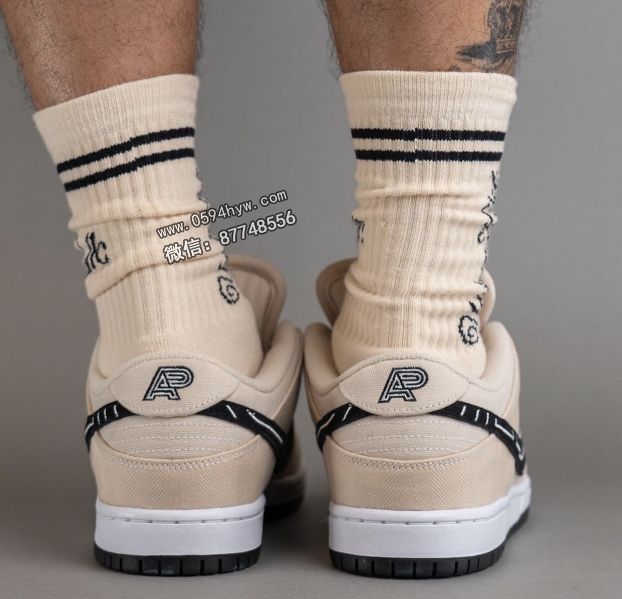 Albino-Preto-Nike-SB-Dunk-Low-FD2627-200-On-Feet-7