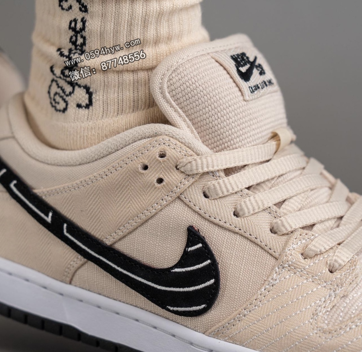 Albino-Preto-Nike-SB-Dunk-Low-FD2627-200-On-Feet-8