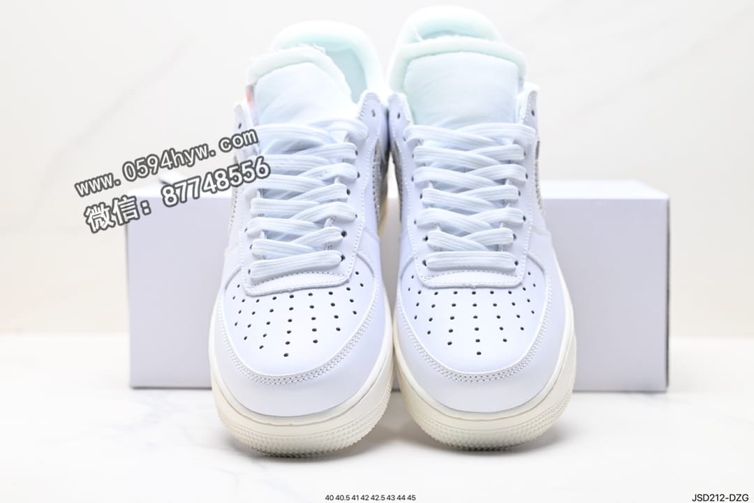 - Air Force 1 ‘07 Low 原楦头原纸板 品牌：Nike 系列：Air Force 1 鞋子类型：低帮篮球鞋 颜色：未提及 货号：AO4297-100