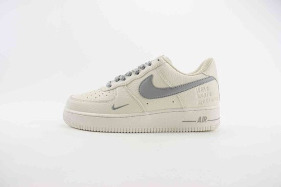 Nike Air Force 1 空军 英文钢印 双勾 10周年 米白灰 货号：DD8959-708