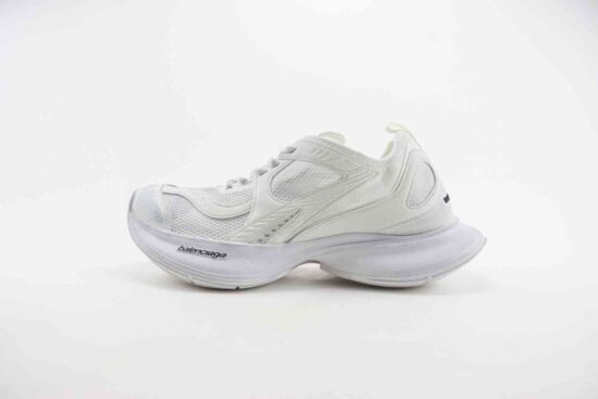 BALENCIAGA Circuit Sneakers 轻便复古透气跑鞋 编码：BYI1C