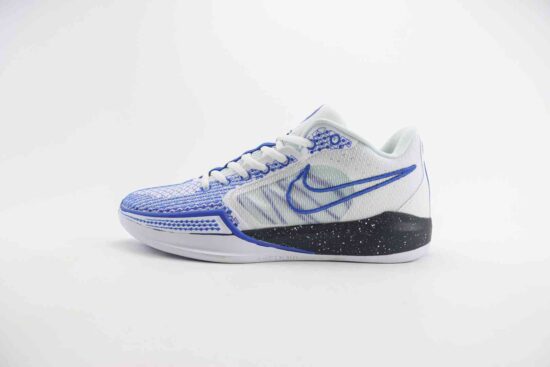 Nike Sabrina 1 ‘Ionescu’ 罗马尼亚传统图案低帮篮球鞋 光子粉尘/无烟煤色/紫红色梦幻/浅烟灰色/浅骨色 FQ3391-300