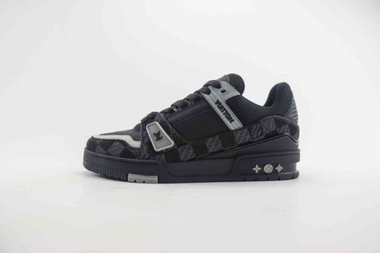 驴牌 LV 路易威登LOUIS VUITTON Trainer 低帮休闲板鞋 编码：LUT1V