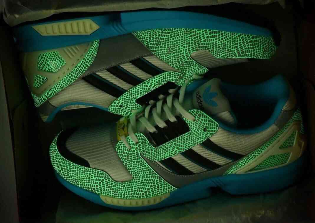 atmos x adidas ZX 8000 “夜光蛇 “2024 年 8 月发布