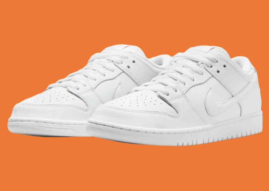 耐克 SB Dunk Low “三重白 “加入橙标系列