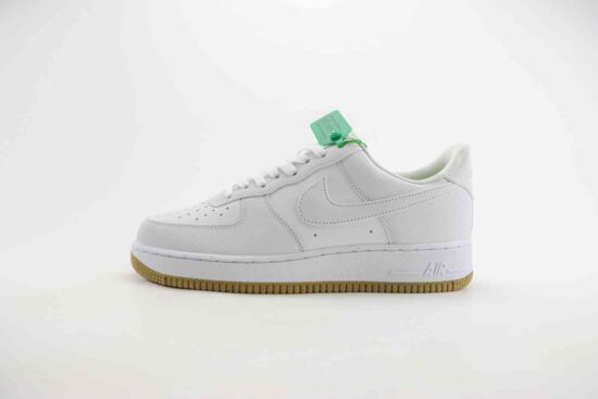 Nike Air Force 1 空军 白色 生胶底 FN6326-100
原楦头原纸板 打造纯正低帮空军版型
专注外贸渠道 全掌内置蜂窝气垫
原盒配件 原厂中底钢印、拉帮完美货号：FN6326-100 编码：AWI1F
Size：36 36.5 37.5 38 38.5 39 40 40.5 41 42 42.5 43 44 44.5 45 46