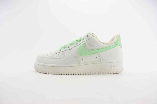 Nike Air Force 1 低帮 米白绿 货号：CQ5059-223