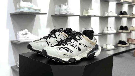 BALENCIAGA Track Trainers 3.0 复古野跑慢跑鞋 白黑浅卡其 货号：542436 W3NH3 7261