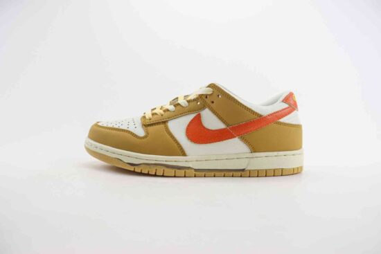 Nike SB Dunk Low 低帮休闲运动滑板板鞋 白棕橙色 货号：HM3729-181