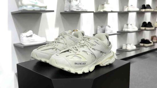 BALENCIAGA Track Trainers 3.0代 慢跑鞋 奶油白黑银 货号：542436 W3AC1 9010