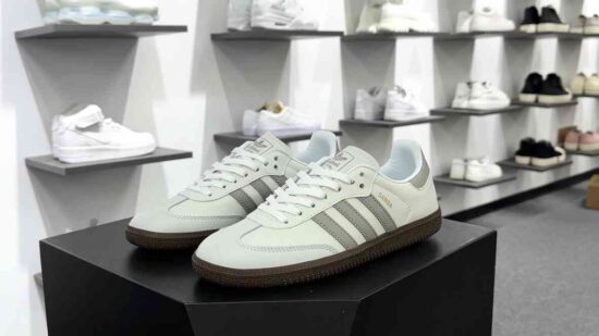 Adidas Originals Samba OG 低帮休闲运动板鞋 皮革米白雾灰焦糖底 货号：JH6479