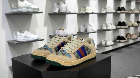 Gucci Screener GG Sneaker Low 低帮复古休闲运动板鞋 皮革黄油白浅蓝 货号：677423 9SFR0 4983