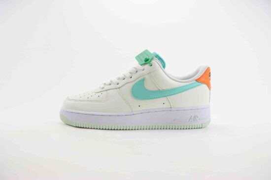 Nike Air Force 1 空军 龙年限定 货号：HM2728-131