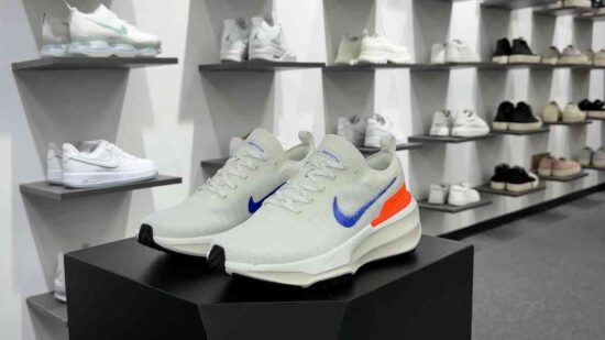 Nike ZoomX Invincible Run Flyknit 3 低帮休闲运动慢跑鞋 “Blueprint Pack” 白蓝橙 货号：HJ6653-900