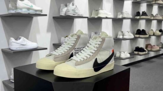 Off-White™ x Nike Blazer Mid “Spooky Grim Reepers” 中帮休闲运动板鞋 货号：AA3832-100