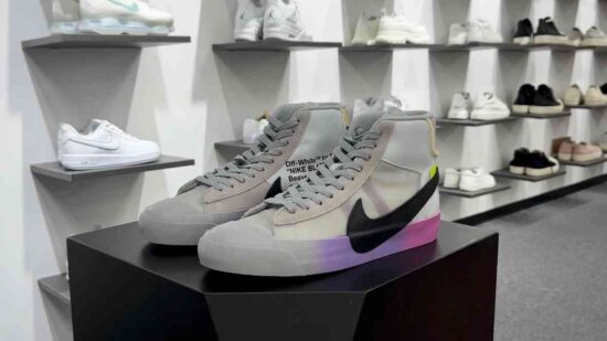 Off-White™ x Nike Blazer Mid Spooky “Grim Reepers” 中帮硫化休闲运动板鞋 货号：AA3832-002