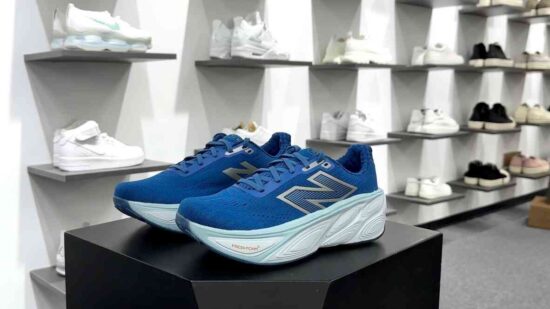 New Balance Fresh Foam X More V5 莫尔V5系列 低帮健身休闲运动慢跑鞋 网织深蓝浅蓝 货号：MMORLH5