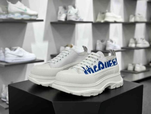 Alexander McQueen Chunky TreAdidasSlick Low Sneakers 低帮老爹厚底松糕系带帆布休闲运动鞋 货号：xy569866