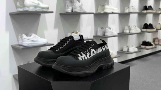 Alexander McQueen Chunky TreAdidasSlick Low Sneakers 低帮老爹厚底松糕系带帆布休闲运动鞋 尺码：35-44 条码编码：xy569866