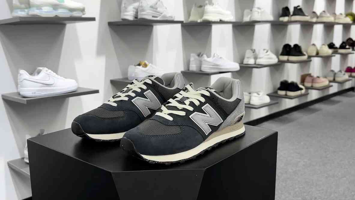 New Balance ML574 低帮经典复古休闲运动慢跑鞋 麂皮煤黑元祖灰 货号：U574GM2