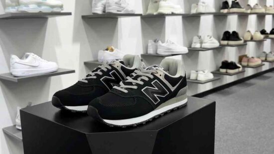 New Balance ML574 低帮 经典复古休闲运动慢跑鞋 黑灰 货号：ML574EVB