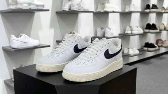 Nike Air Force 1’07 Low Next Nature 空军一号低帮 皮革白金藏蓝金牌冠军 货号：FZ6768-100