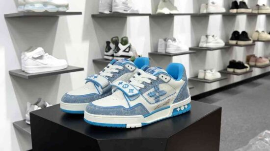 Louis Vuitton Trainer Sneaker Low 运动系列 低帮 复古休闲运动篮球板鞋 条码编码：rxw695966