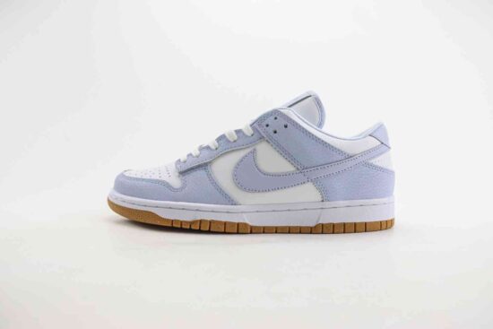 Nike SB Dunk Low 低帮休闲运动滑板板鞋 白淡蓝 货号：FN6345-100