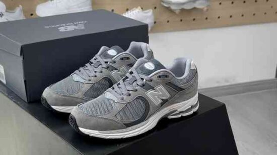 New Balance 2002R Grey系列 低帮休闲运动慢跑鞋 麂皮元祖灰深灰白 货号：M2002RST