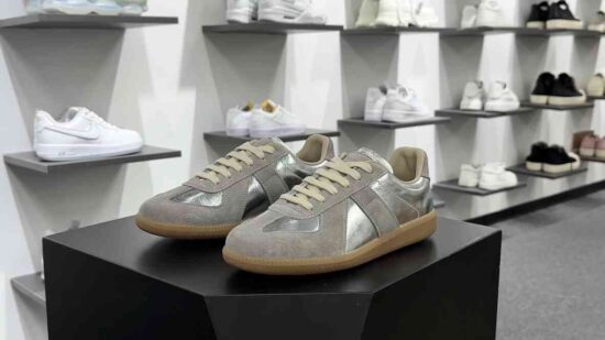 Maison Margiela 22 Classic Replica Leather Low Sneaker 经典绅士德训平底百搭小白板鞋 银灰焦糖底 货号：S37 WS0389 SY0278 961