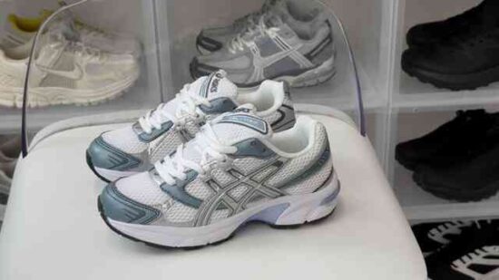 Asics Gel-1130 低帮复古休闲运动慢跑鞋 白银冰川蓝 货号：1201A256-116