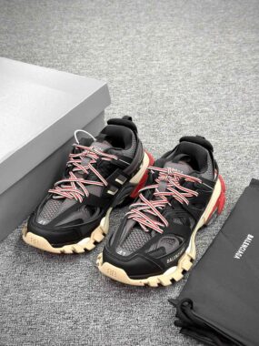 巴黎世家 Track Trainers 3.0 复古野跑鞋 货号：542436 W1GB61002