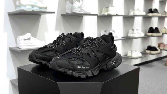 Balenciaga Track Trainers 3.0 复古野跑慢跑鞋 黑白LOGO 货号：542436 W1GB1 2045