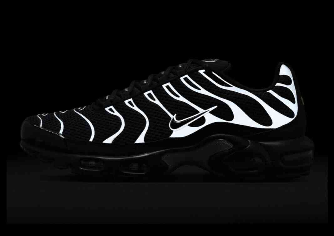 耐克 Air Max Plus “黑色反光 “2024 年 11 月发布