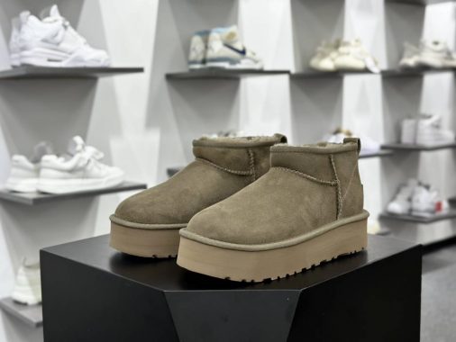 UGG 加厚底 短款系列 防泼水翻毛皮 短靴 货号：bk68988